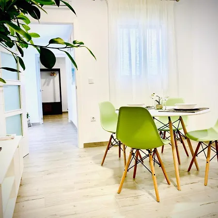 Apartament Romanas *